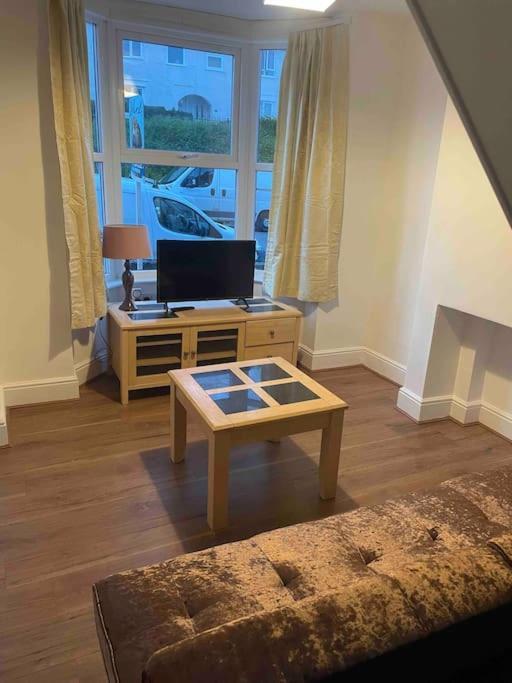 Modern 2 Bedroom Terraced Houseドーバー エクステリア 写真